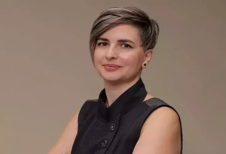 Persoana care făcea cu mâna de sub dărâmăturile exploziei din Rahova a fost salvată. Tânăra de 28 de ani a ajuns la spital, dar a refuzat internarea