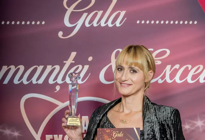 Eleganță și stil la 89 de ani! Cum s-a îmbrăcat Marina Voica la premiera filmului Fluturi de noapte, în care deține rolul principal, și ce surpriză i-a făcut medicul ei: ”Eram neoperabilă și dânsul a spus că mă operează el. Și iată-mă!” / EXCLUSIV