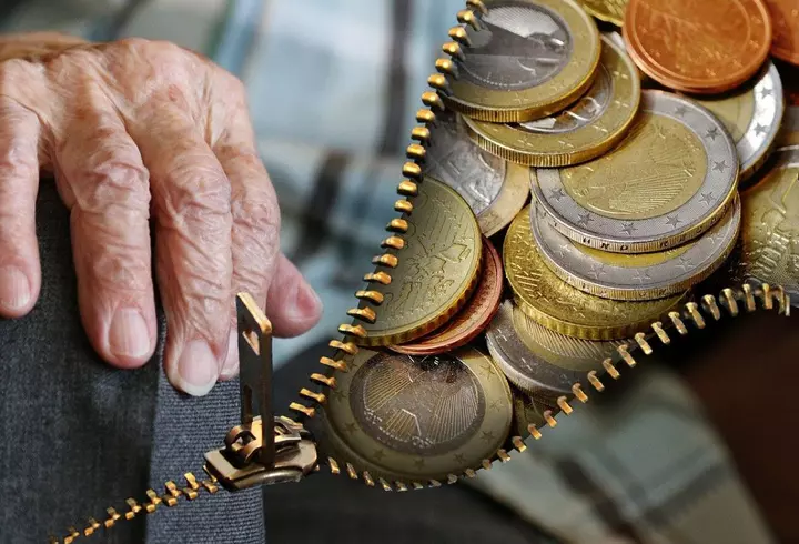 Alocaţiile pentru copii nu vor fi mărite nici în anul 2026, deși legislația în vigoare prevede actualizarea anuală cu rata inflației / Câți bani pierd copiii