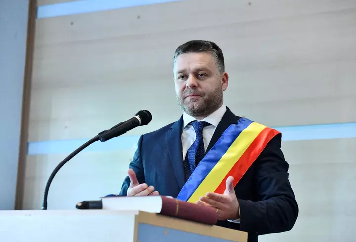 Cine e Luca Francesco Zvaleni, cuțitul de aur al lui Richard Abou Zaki. Are 26 de ani, a fost crescut în Italia, iar trei chefi au pus cuțite de aur pe masă pentru el