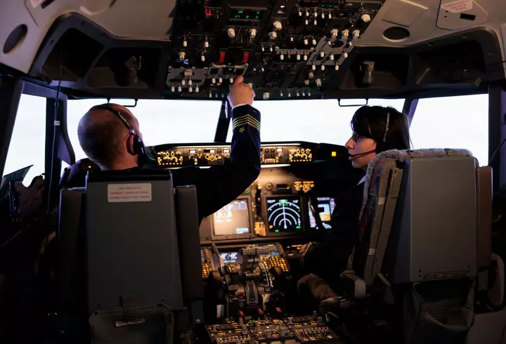 Cine este Mădălina-Gabriela Fătu, noua consilieră de stat numită de Nicușor Dan la Cotroceni. Are 28 de ani experiență în domeniul legislativ și e căsătorită cu un preot