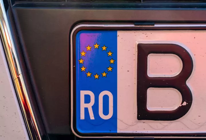 De ce apare apă sau gheață pe pereții frigiderului