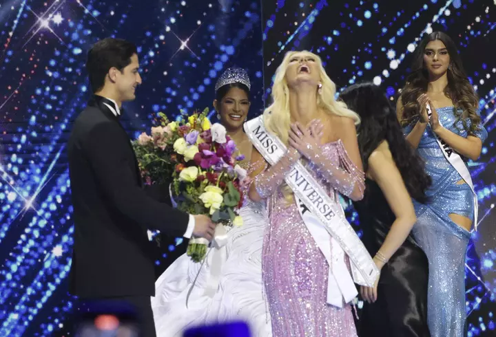 Momente emoționante! Aurelian Temișan și Nidia Moculescu, în lacrimi pe scenă, la spectacolul dedicat regretatului Horia Moculescu: ”A fost cu emoție și cu lacrimi, iar el a fost cu noi. Horia, ești aici!” / EXCLUSIV
