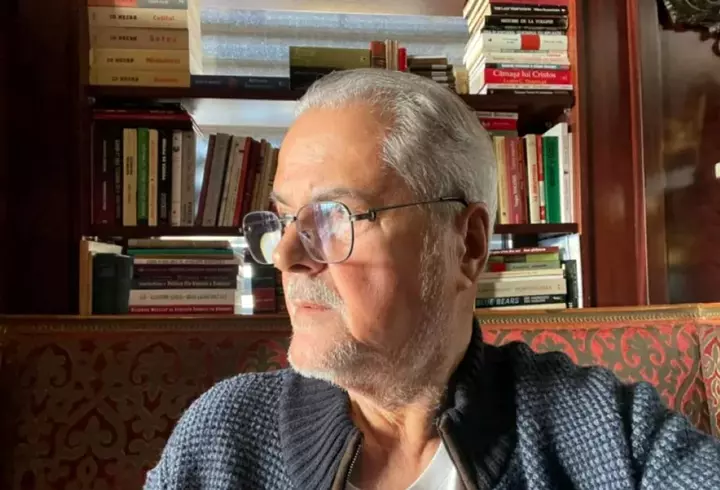 Cine e Ionuţ Moşteanu. Este căsătorit, are doi copii și a demisionat din funcția de ministru al Apărării după ce s-a descoperit că și-a falsificat CV-ul