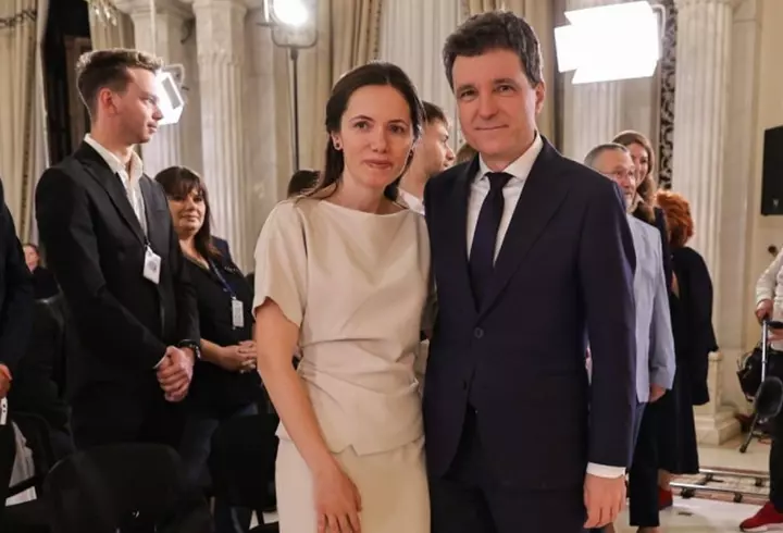 Cine este Mădălina-Gabriela Fătu, noua consilieră de stat numită de Nicușor Dan la Cotroceni. Are 28 de ani experiență în domeniul legislativ și e căsătorită cu un preot