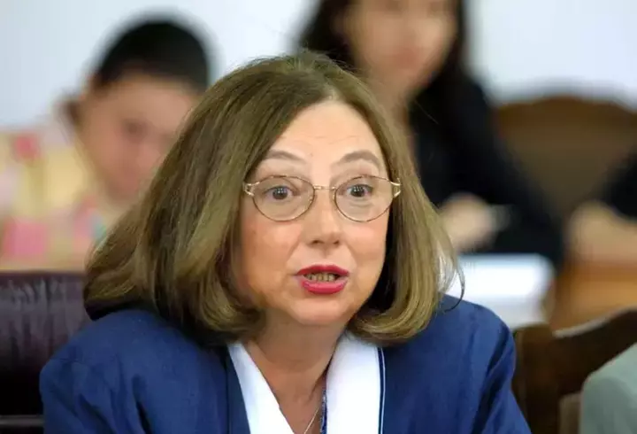 Imagini sfâșietoare de la înmormântarea lui Marco, elevul de 18 ani din Timișoara. Zeci de colegi îndurerați l-au condus pe ultimul drum