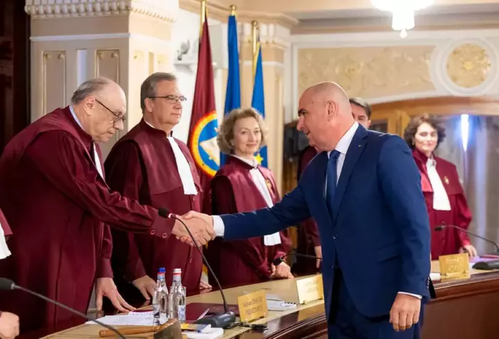 Alocaţiile pentru copii nu vor fi mărite nici în anul 2026, deși legislația în vigoare prevede actualizarea anuală cu rata inflației / Câți bani pierd copiii