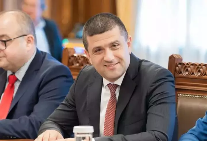 Cine este Alina Gabriela Munteanu, ultima soție a lui Gabriel Cotabiță. Au fost împreună mai bine de 10 ani, iar ea e plasată în arest la domiciliu pentru proxenetism