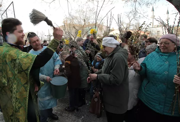 De ce apare apă sau gheață pe pereții frigiderului