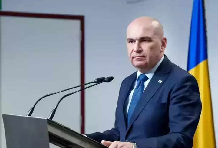 Reacția ministrului Rogobete, după ce a fost acuzat că a panicat populația în cazul avionului întors pe Otopeni: "Într-un scenariu negativ, vorbeam despre victime multiple, care nu se tratează pe pistă"