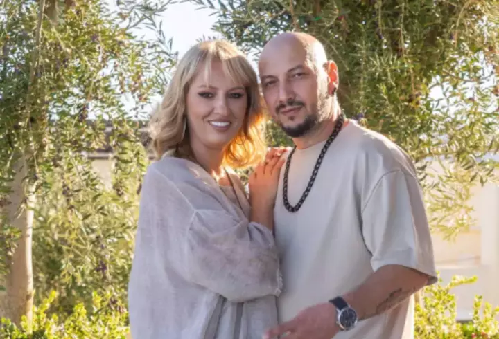 Andi Moisescu recunoaște că e „provocator” rolul de tată. Ce relație are cu băieții săi, de 17 și 19 ani, după divorțul de mama lor, Olivia Steer: „Sunt mari. Au preluat multe de la mine”