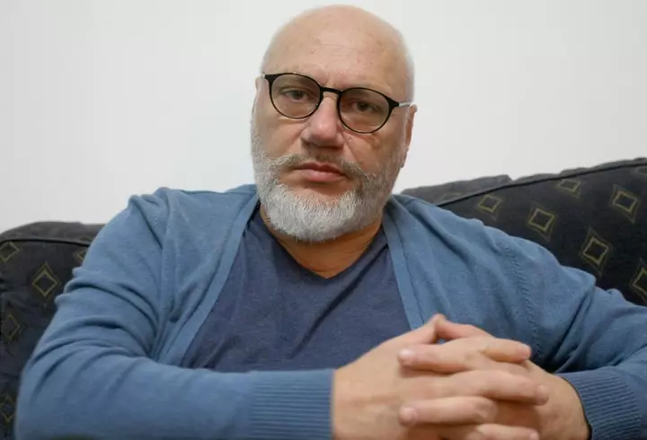 Andi Moisescu recunoaște că e „provocator” rolul de tată. Ce relație are cu băieții săi, de 17 și 19 ani, după divorțul de mama lor, Olivia Steer: „Sunt mari. Au preluat multe de la mine”