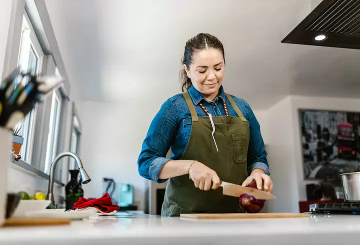 Cum să încetinești îmbătrânirea biologică fără diete drastice sau suplimente inutile