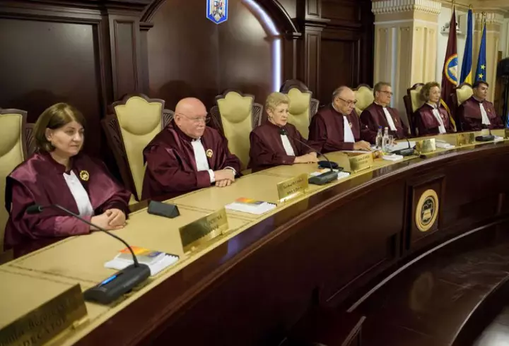 Reacția ministrului Rogobete, după ce a fost acuzat că a panicat populația în cazul avionului întors pe Otopeni: "Într-un scenariu negativ, vorbeam despre victime multiple, care nu se tratează pe pistă"