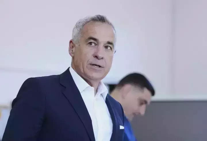 Reacția ministrului Rogobete, după ce a fost acuzat că a panicat populația în cazul avionului întors pe Otopeni: "Într-un scenariu negativ, vorbeam despre victime multiple, care nu se tratează pe pistă"