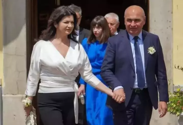 Ramona Olaru, despre adolescența ei, înainte să ajungă la Neatza: "Eram un fel de Betty cea urâtă. Eram la muncă, pe câmp"/ Cum arăta atunci, brunetă și cu aparat dentar