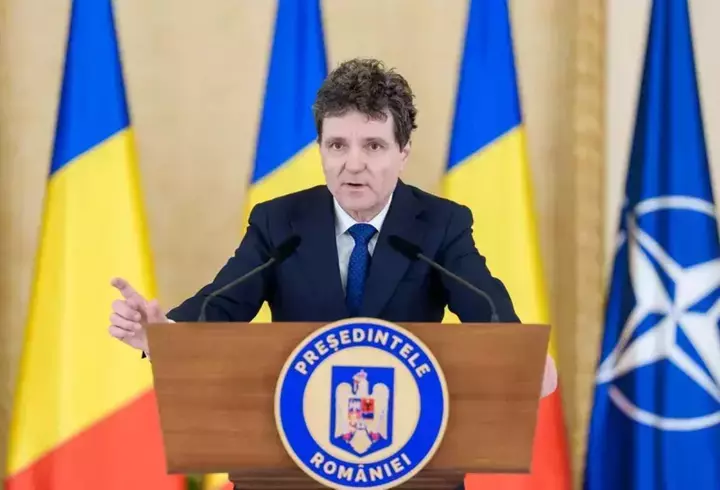 Reacția ministrului Rogobete, după ce a fost acuzat că a panicat populația în cazul avionului întors pe Otopeni: "Într-un scenariu negativ, vorbeam despre victime multiple, care nu se tratează pe pistă"