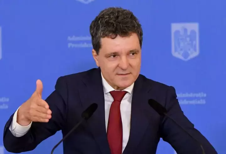 Reacția ministrului Rogobete, după ce a fost acuzat că a panicat populația în cazul avionului întors pe Otopeni: "Într-un scenariu negativ, vorbeam despre victime multiple, care nu se tratează pe pistă"