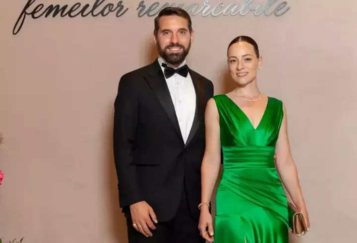 Ramona Olaru, despre adolescența ei, înainte să ajungă la Neatza: "Eram un fel de Betty cea urâtă. Eram la muncă, pe câmp"/ Cum arăta atunci, brunetă și cu aparat dentar
