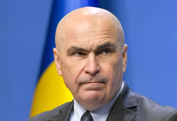 Reacția ministrului Rogobete, după ce a fost acuzat că a panicat populația în cazul avionului întors pe Otopeni: "Într-un scenariu negativ, vorbeam despre victime multiple, care nu se tratează pe pistă"