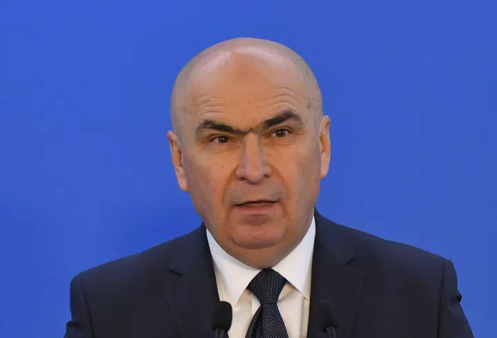 Reacția ministrului Rogobete, după ce a fost acuzat că a panicat populația în cazul avionului întors pe Otopeni: "Într-un scenariu negativ, vorbeam despre victime multiple, care nu se tratează pe pistă"