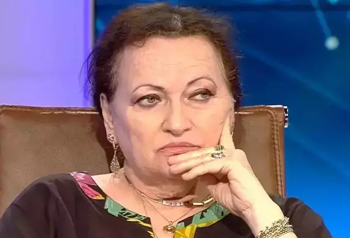 Alessia Pop mărturisește că muzica a fost un refugiu pentru ea după divorțul părinților: "Am înțeles că pot transmite prin note tot ceea ce nu puteam spune în cuvinte". Cum au sprijinit-o mama și fratele ei / EXCLUSIV