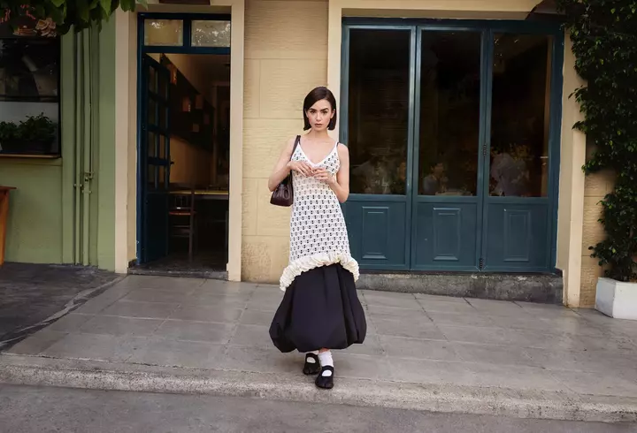 Cum să transformi o rochie de seară simplă într-o ținută spectaculoasă