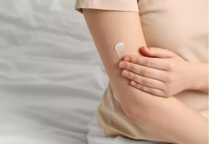 Aparat dentar la adulți: de ce nu este niciodată prea târziu pentru un zâmbet aliniat corect