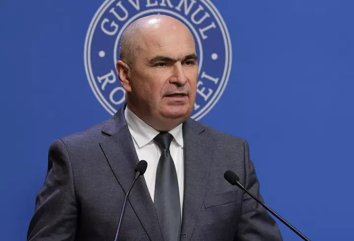 Theo Rose spune care sunt trucurile ei de înfrumusețare: „Mă dădeam înainte cu o cremă hidratantă, cu laptele ăla demachiant pe care îl folosea toată lumea, dar nu mai e așa”