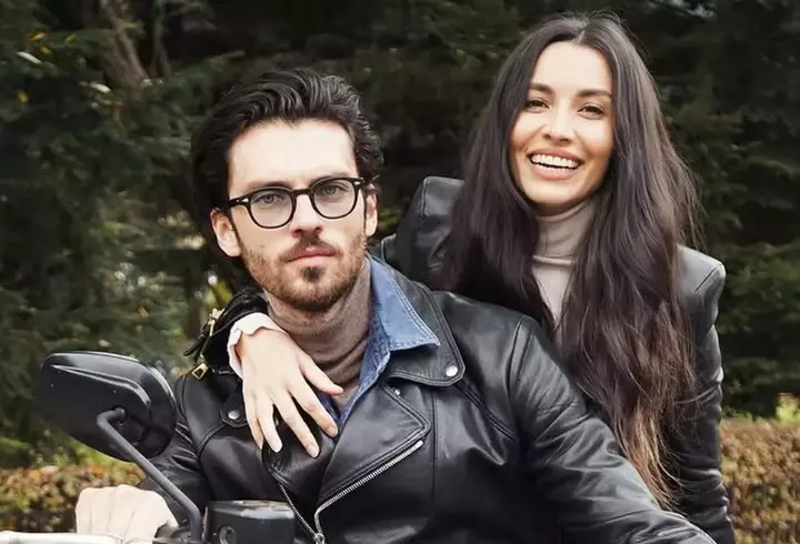 Cum se înțelege Alexandra Ungureanu cu Theo Rose la șase ani de când a învins-o la ”Bravo, ai stil!”: ”Va rămâne mereu acea legătură puternică. A fost mixul perfect între prietenie și rivalitate” / EXCLUSIV