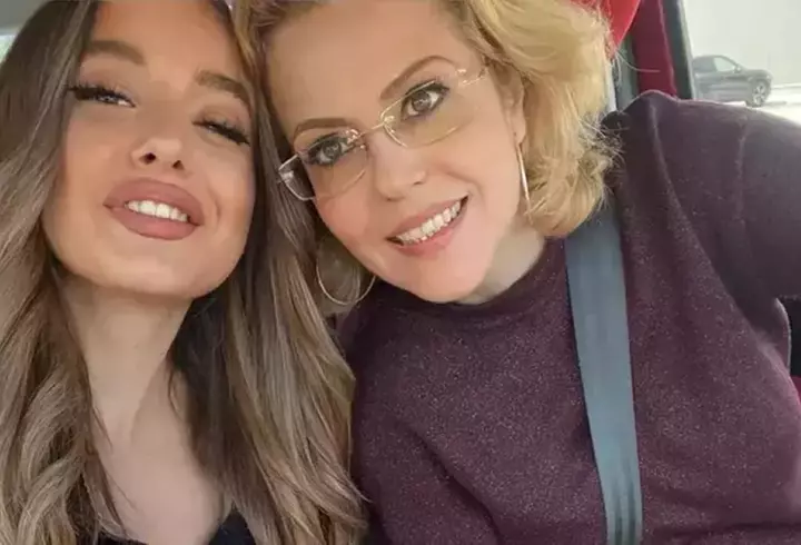 Oana Nemeş, prezentată drept „doctor” la Etno TV, nu este medic: „Deţinerea unei diplome de licenţă în medicină nu conferă dreptul de a exercita profesia” / CNA sesizează Poliția