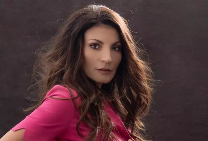 Laura Cosoi și Cosmin Curticăpean nu uită de romantism, chiar dacă au cinci fiice și multe responsabilități: „Mă emoționează grija lui. Sunt văzută ca femeie, cu nevoile mele!” / EXCLUSIV