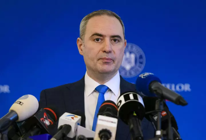 Laura Cosoi și Cosmin Curticăpean nu uită de romantism, chiar dacă au cinci fiice și multe responsabilități: „Mă emoționează grija lui. Sunt văzută ca femeie, cu nevoile mele!” / EXCLUSIV