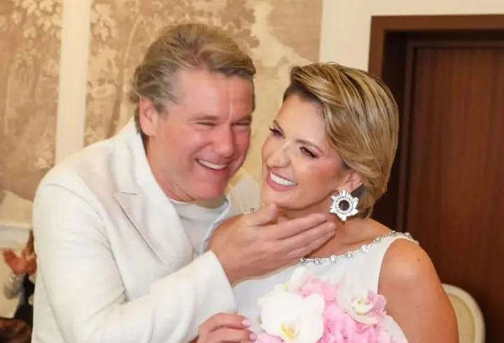 Laura Cosoi și Cosmin Curticăpean nu uită de romantism, chiar dacă au cinci fiice și multe responsabilități: „Mă emoționează grija lui. Sunt văzută ca femeie, cu nevoile mele!” / EXCLUSIV