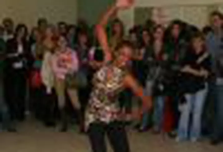 Monica Barladeanu a urmat cursuri de actorie la Hollywood