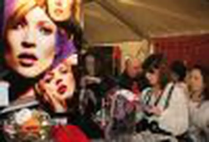 Monica Barladeanu a urmat cursuri de actorie la Hollywood