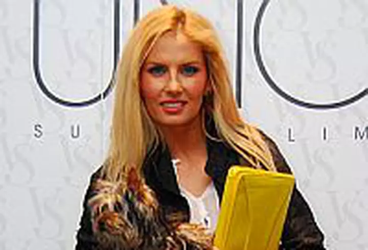 Amfitrion Sanda Ladosi