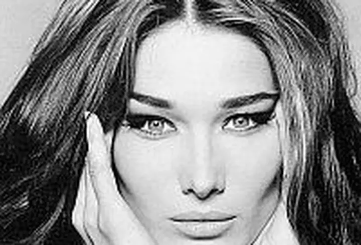 Cosmina Pasarin se dezbraca