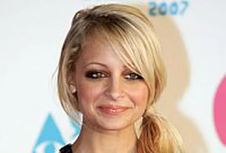 Amy Winehouse - Back to hospital - Video