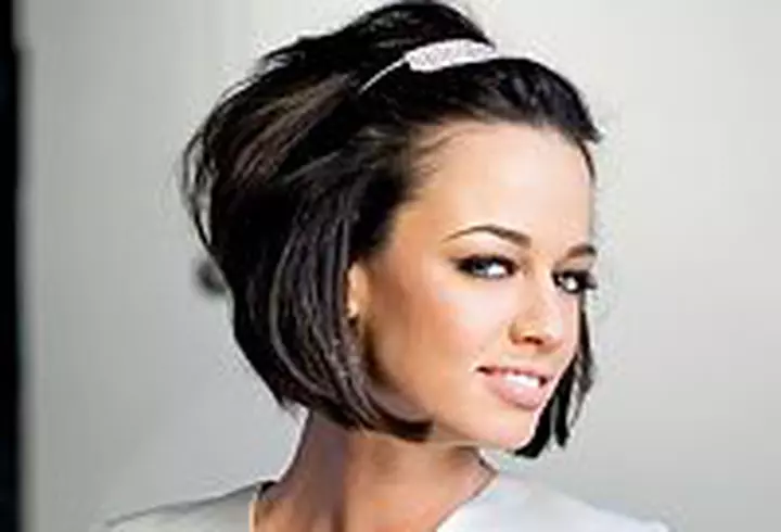 Kylie Minogue a fost decorata de Printul Charles