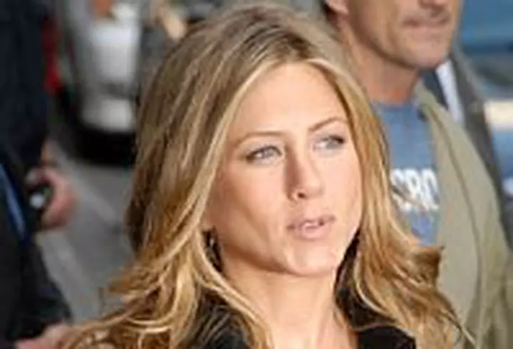 Kylie Minogue a fost decorata de Printul Charles