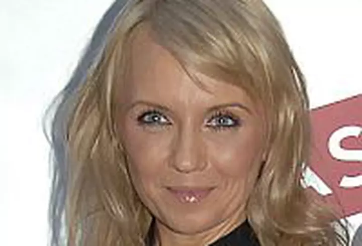 Kylie Minogue a fost decorata de Printul Charles