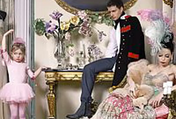 Kylie Minogue a fost decorata de Printul Charles