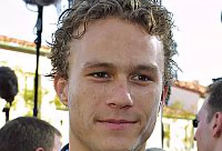 Kylie Minogue a fost decorata de Printul Charles