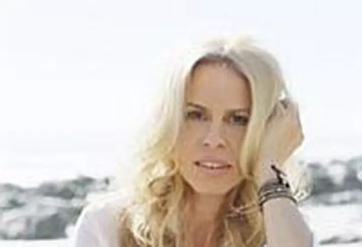 Nicoleta Luciu si-a botezat fiul