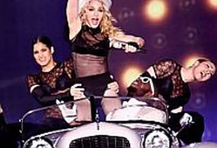 Nicoleta Luciu si-a botezat fiul