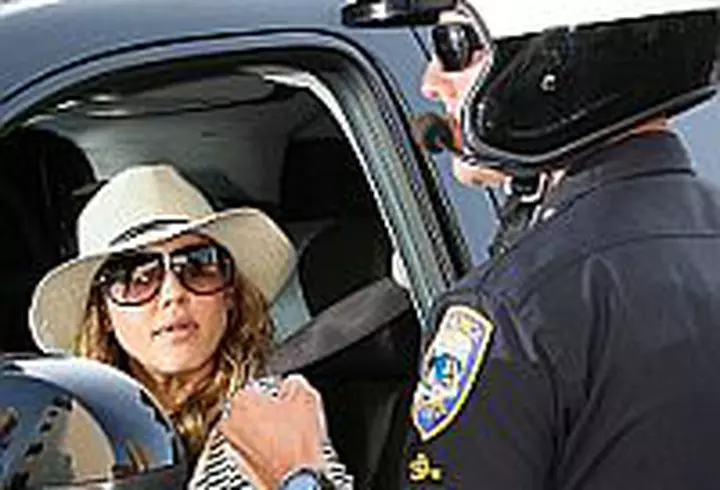 Cine este Andrei Jianu, polițistul care l-a prins pe agresorul livratorului nepalez. Lucrează la Secția 7 de Poliție București și se afla în timpul liber când a intervenit