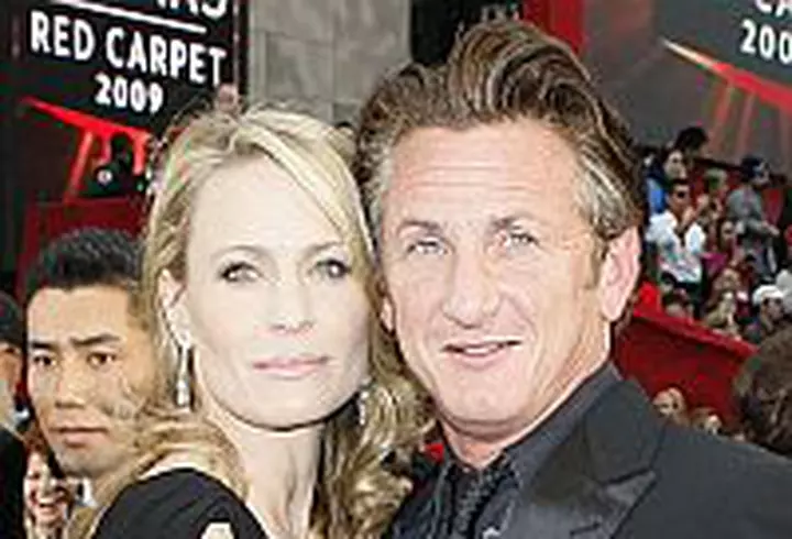 Harrison Ford si Calista Flockhart adopta o fetita