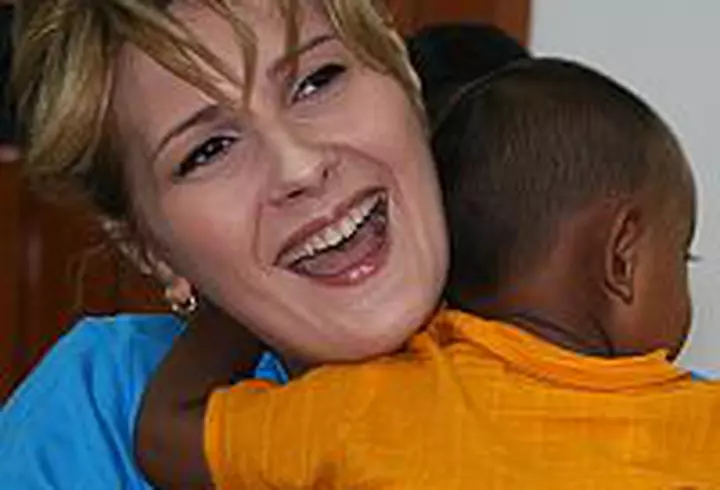 Harrison Ford si Calista Flockhart adopta o fetita