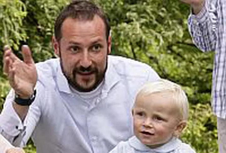 Harrison Ford si Calista Flockhart adopta o fetita